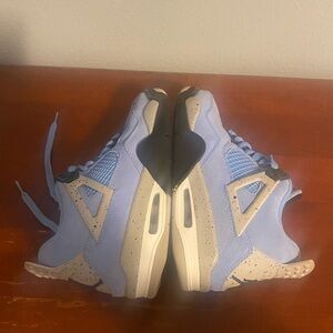 Air Jordan 4 Retro UNC